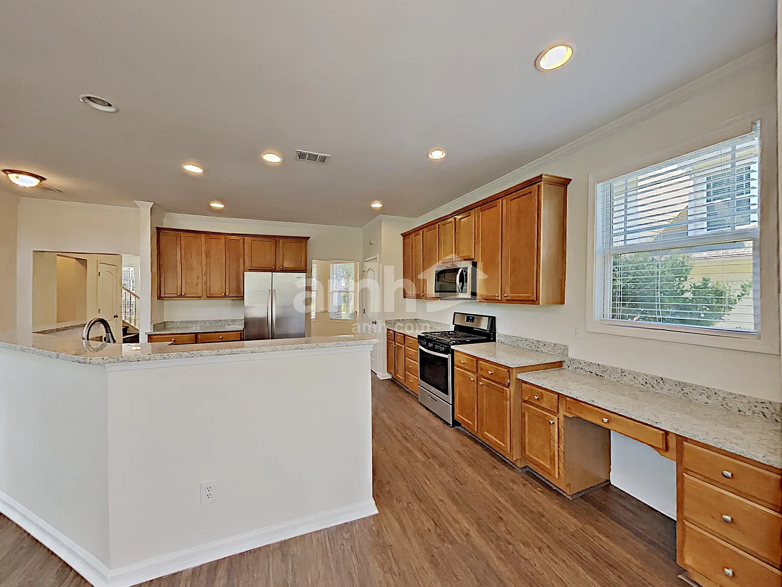 2 bed, 2.5 bath, 2483 sqft, $2,695 — Photo 4