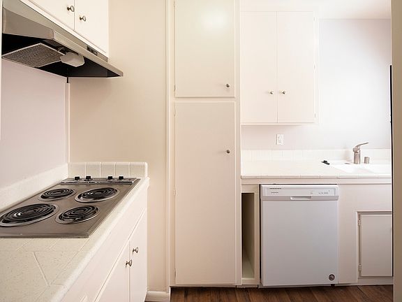 5th image of 1918 Emerald St APT 206