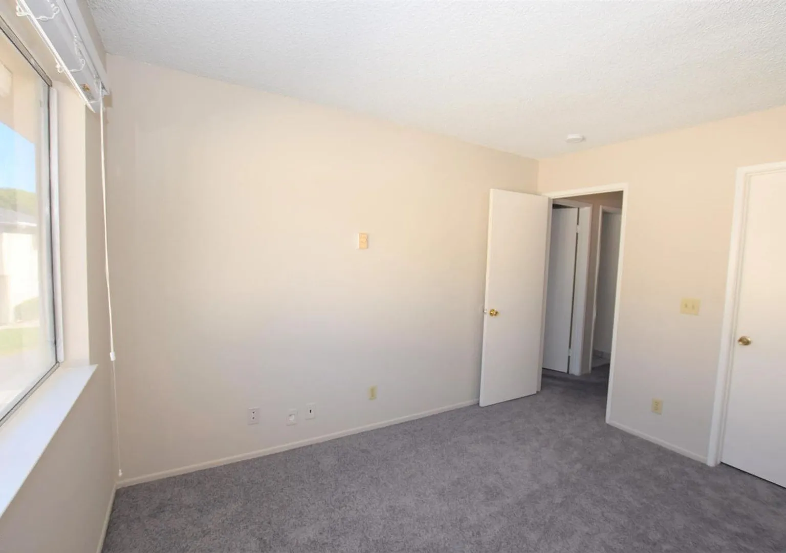 Popular Victoria Avenue Penthouse — Photo 4