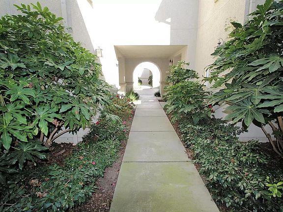 3rd image of 3301 N Park Dr Unit 214