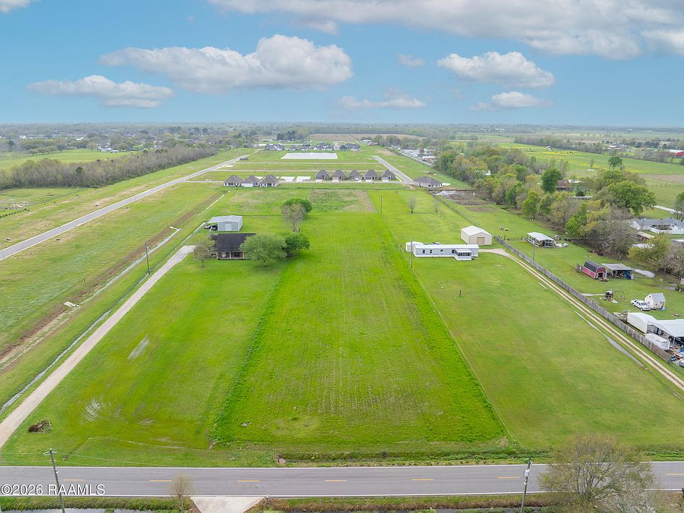 1st image of 600 Fenetre Rd