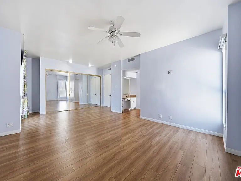 141 S Linden Dr #206 — Photo 23