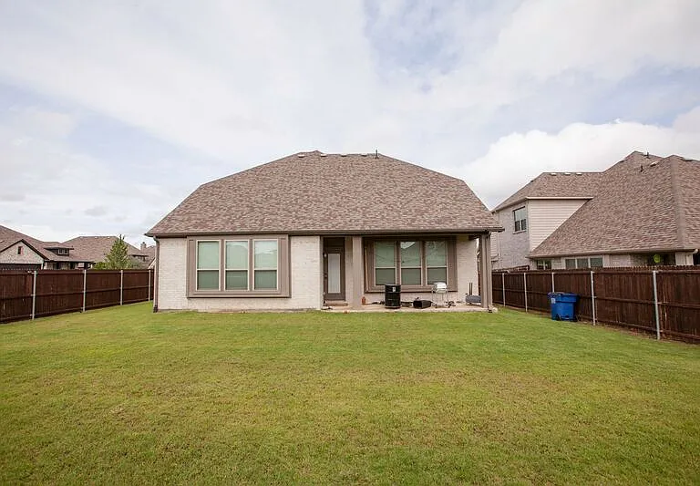 1501 Laurence Ln — Photo 45