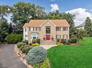 4 Moccasin Ct, Mahwah Twp., NJ 07430