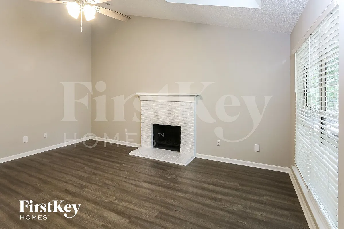 Building Photo - 204 Coventry Dr