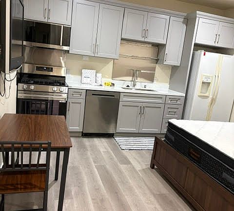5th image of 663 S Prosperity St