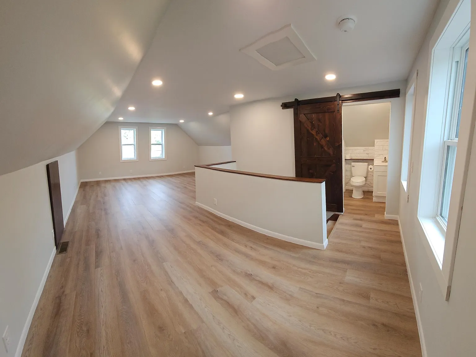 3 bed, 1.5 bath, 1500 sqft, $1,300 — Photo 2