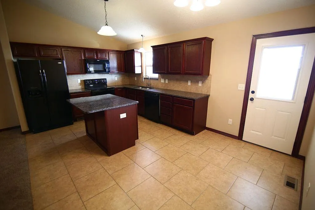 12606 E Willowgreen Cir — Photo 2