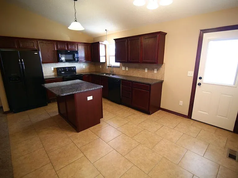 12606 E Willowgreen Cir — Photo 2