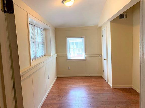 3rd image of 569 10th St NW