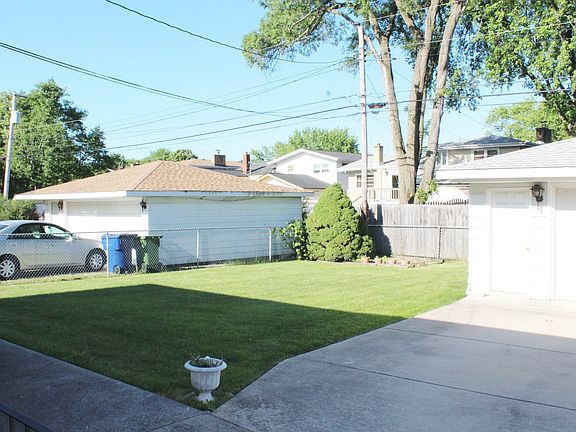 3rd image of 10437 Linder Ave