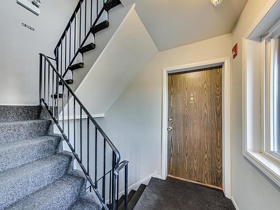 4th image of 706 Cobblestone Cir APT C