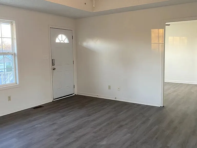 1835 Cottingham Ct — Photo 2