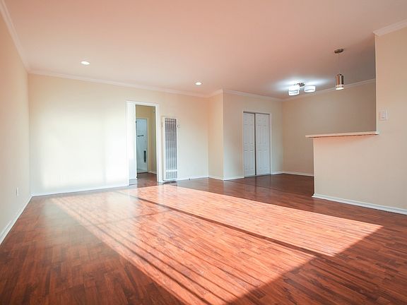 3rd image of 1718 S Bundy Dr APT 1