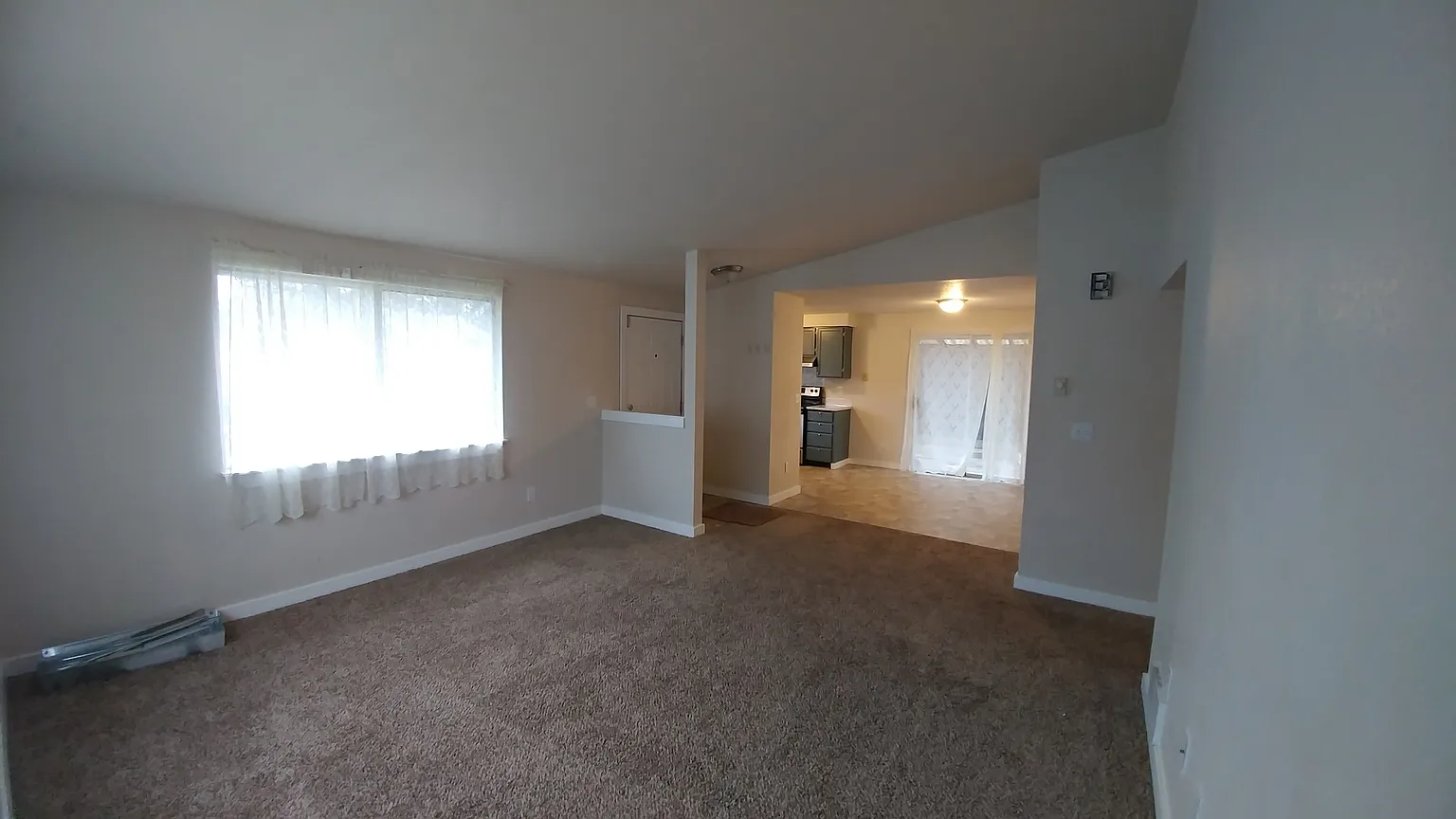 709 Lucerne Ln SE photo 1