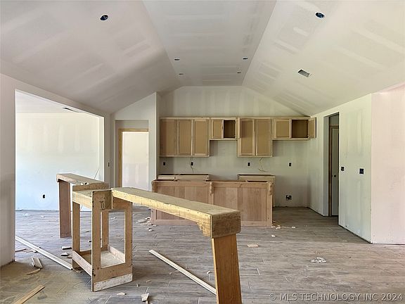 5th image of 3701 E 39th St N