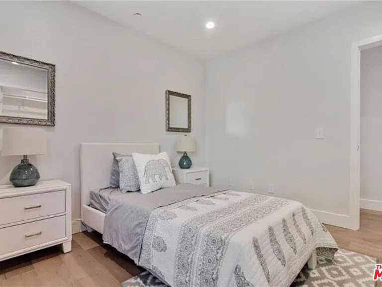 919 Isabel St — Photo 14