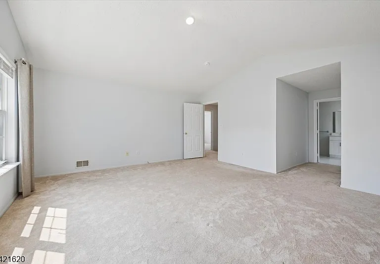 82 Hancock Dr — Photo 30