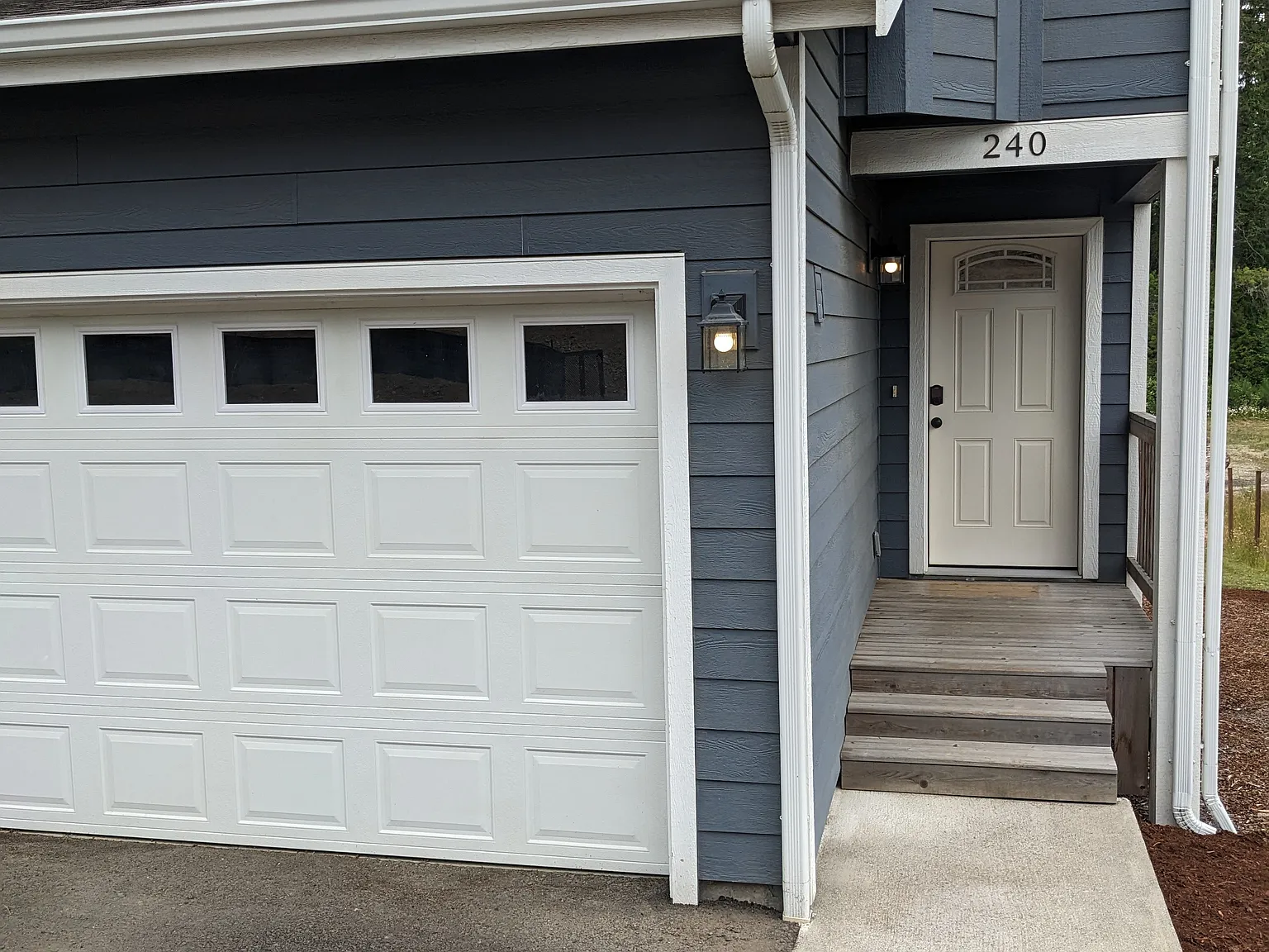 3 bed, 2.5 bath, 1600 sqft, $2,300 — Photo 2