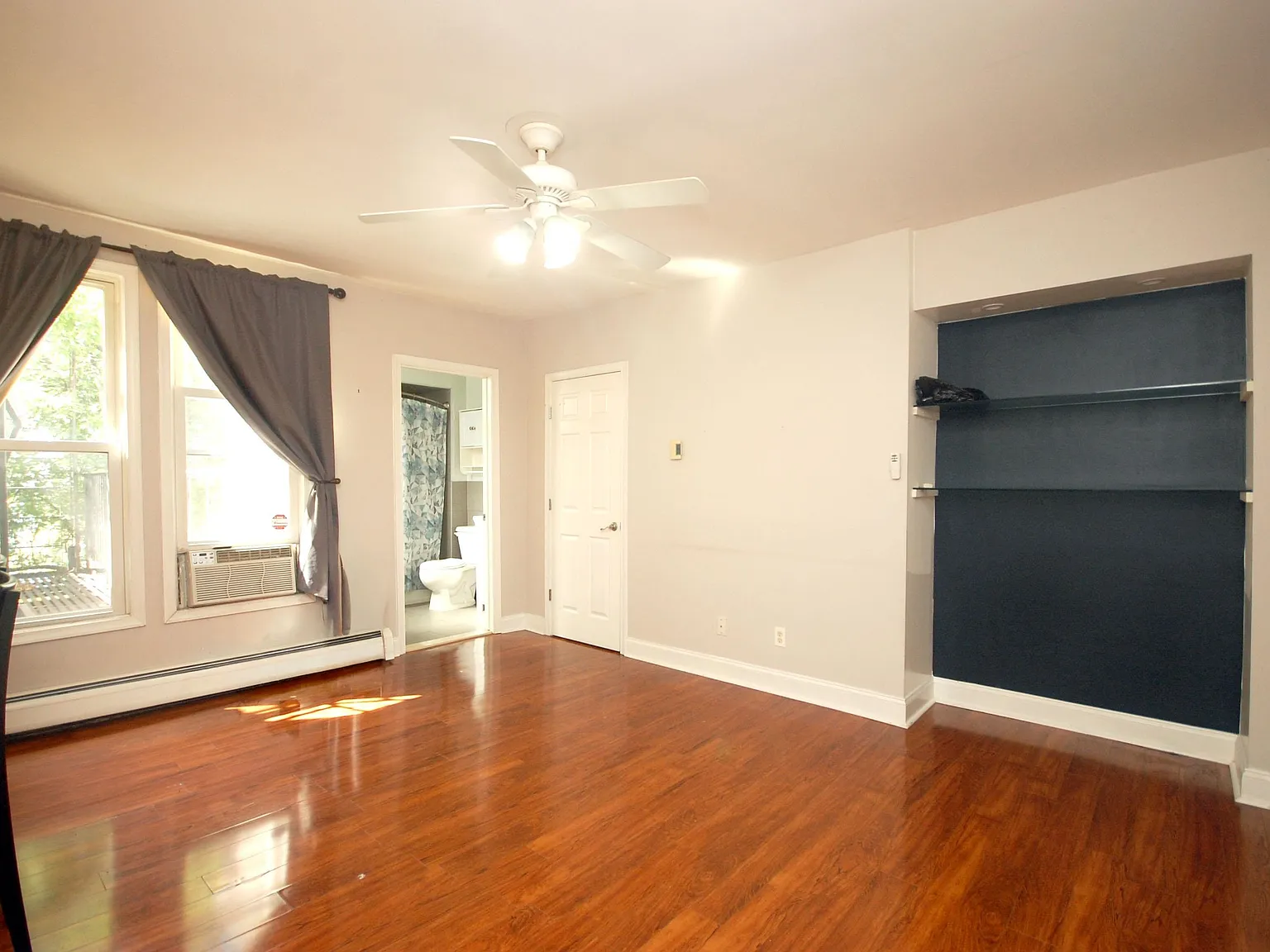 1 bed, 1.0 bath, 610 sqft, $2,000 — Photo 2
