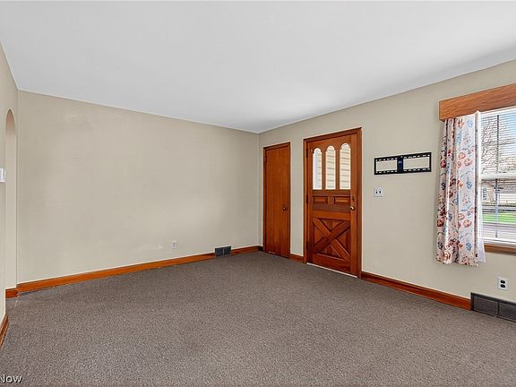 5th image of 323 Cherry Rd NE