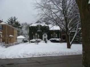 563 Selborne Rd, Riverside, IL 60546