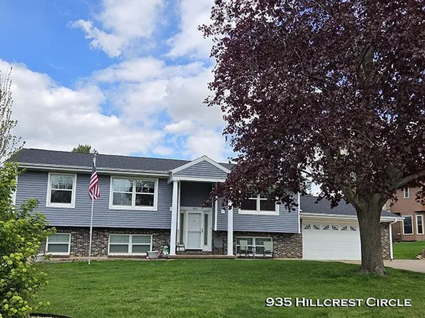 935 Hillcrest Circle, Platteville, WI 53818