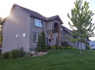 715 Wood Ridge Ct, Jordan, MN 55352