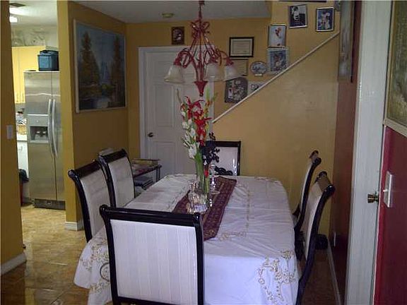 3rd image of 331 W Cypress Way
