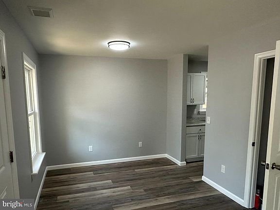 3rd image of 503 Cedar St