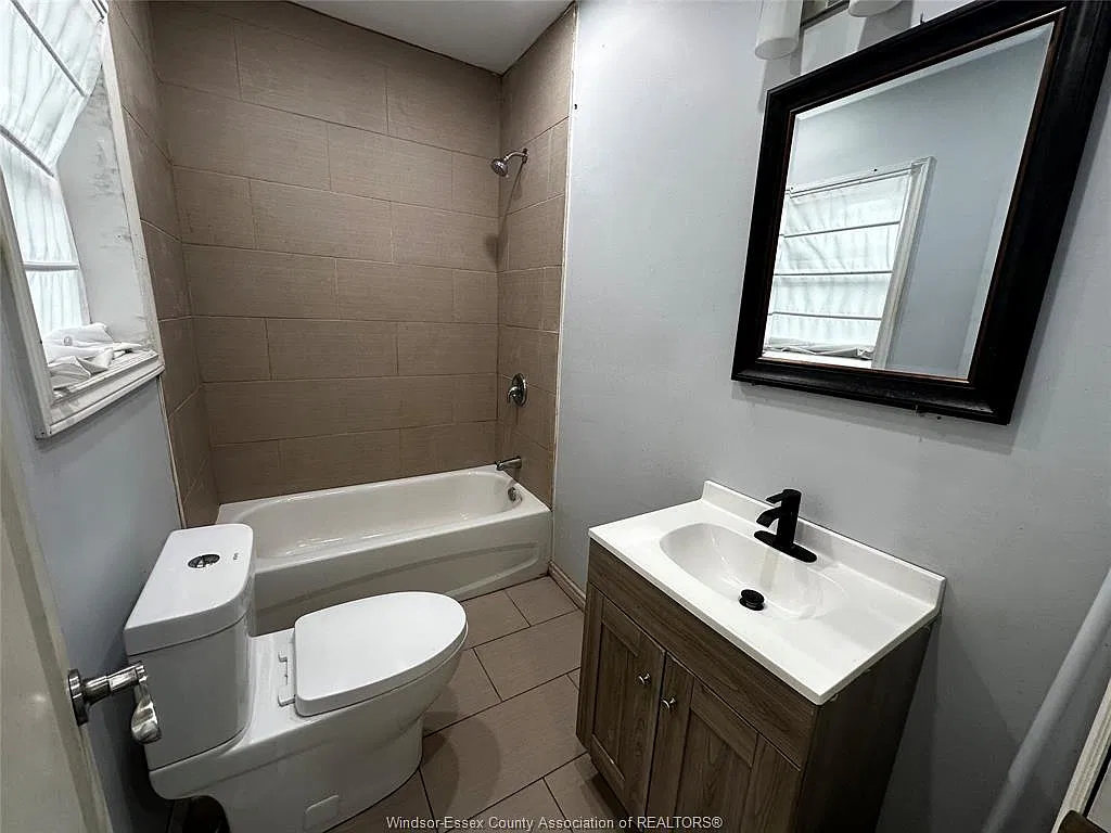 4 bed, 1.5 bath, $1,900 — Photo 4