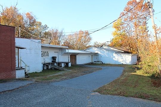 2nd image of 625 N Aspen St