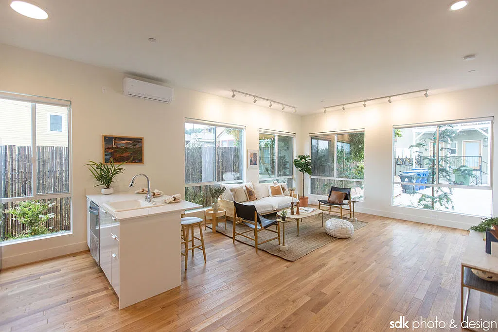 4 bed, 1500 sqft, $4,400 — Photo 2
