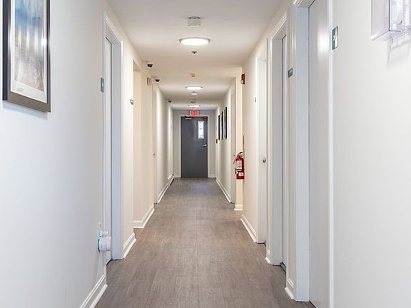 4th image of 450 Ferry St