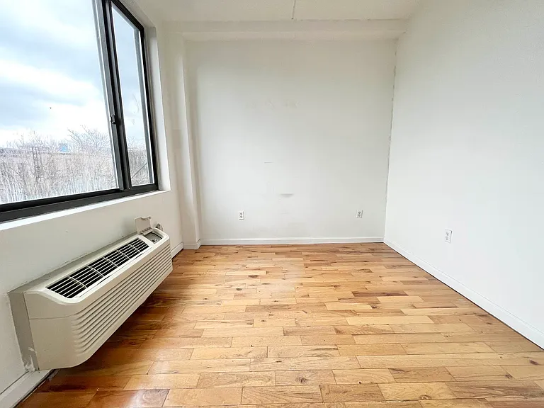 324 Melrose St #4A — Photo 16