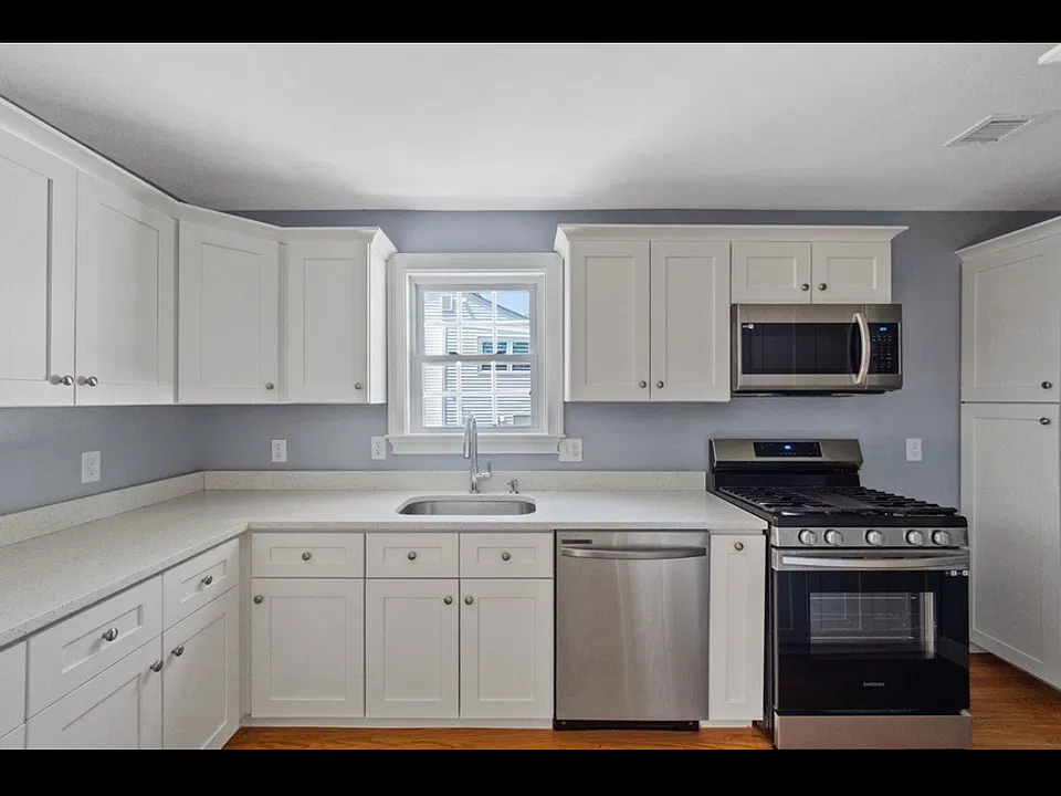 44 Granville Ave #2