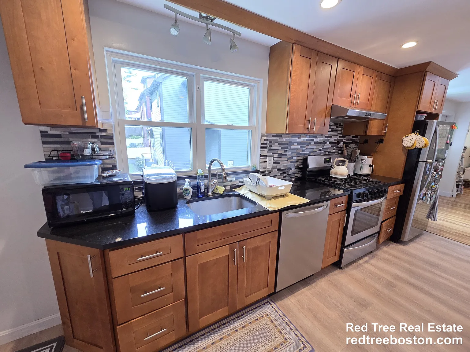 3 bed, 1200 sqft, $3,200 — Photo 4