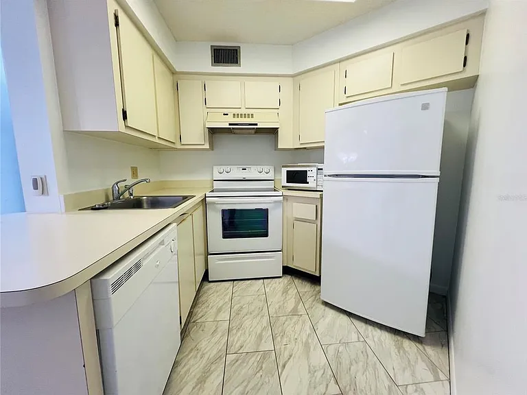 4045 Atrium Dr #U-6 — Photo 6