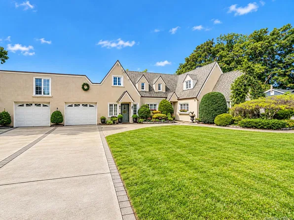 414 Avalon Place, East Meadow, NY 11554
