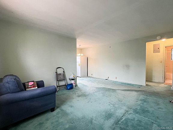 3rd image of 19617 73rd Avenue 2nd FL