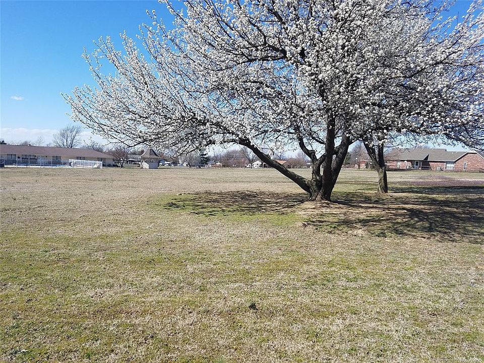 1st image of 10033 Pond Dr