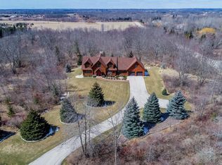 13551 N Lakewood Dr, Mequon, WI 53097