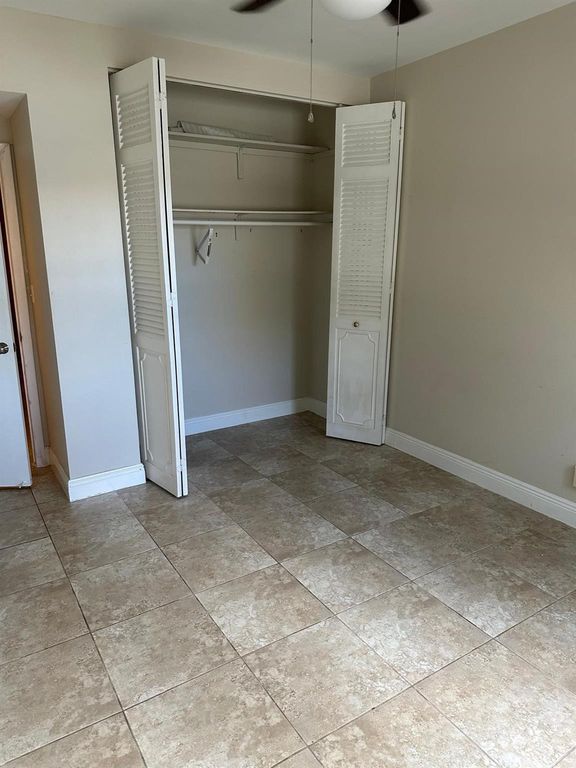 400 N Riverside Drive #102, photo 8