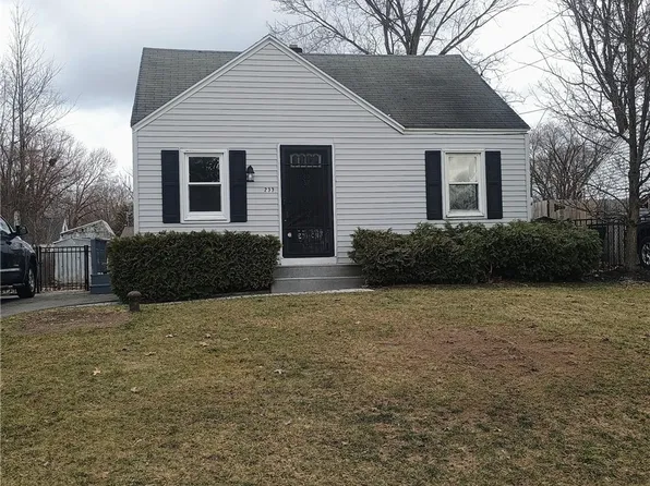 233 Belmore Dr, North Syracuse, NY 13212