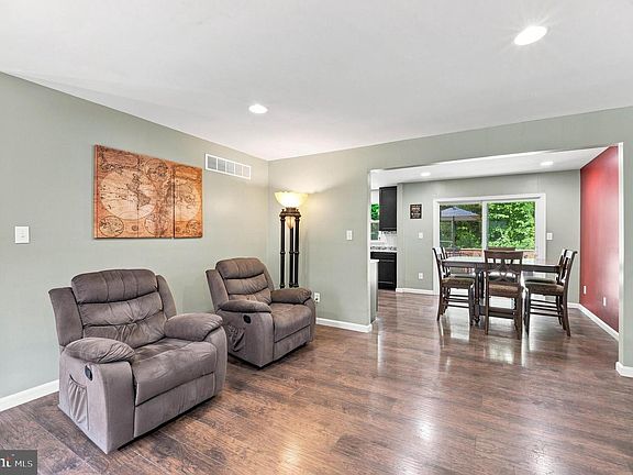 5th image of 452 Timber Ln