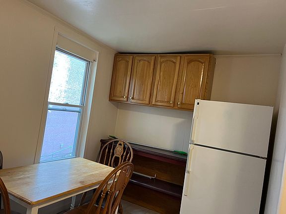 3rd image of 3515 Boulevard Of The Allies APT 2
