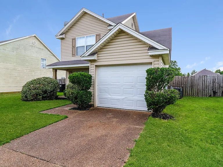 4551 Blue River Dr — Photo 2