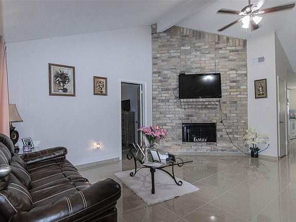 4th image of 13919 Bonnercrest Dr