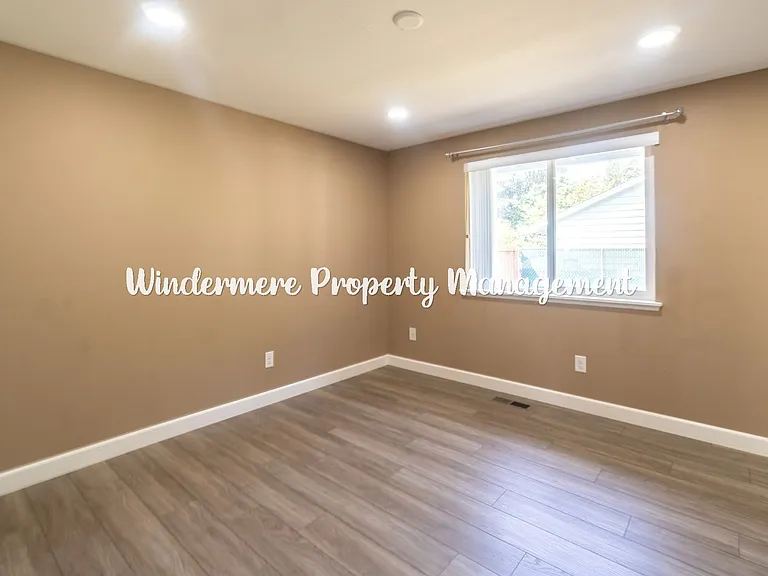 4210 Eastwood Ave SE — Photo 12