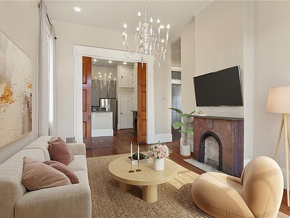 2nd image of 2353 Laurel St #2353